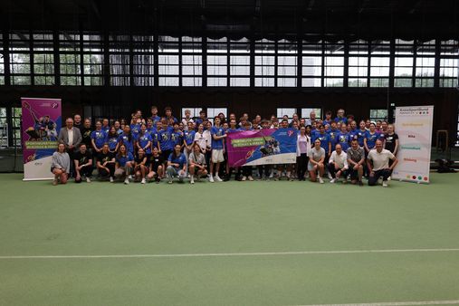 Alle Teilnehmer des Sporthelferforums 2026 im Ahorn Sportpark